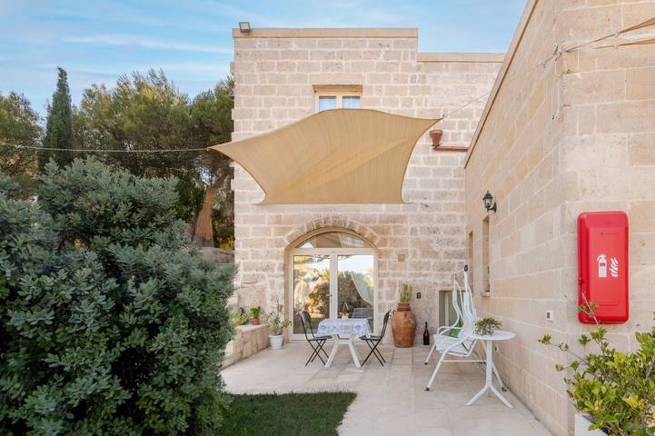 Vacation rental for 3 people, with yard, with pets in Apulia