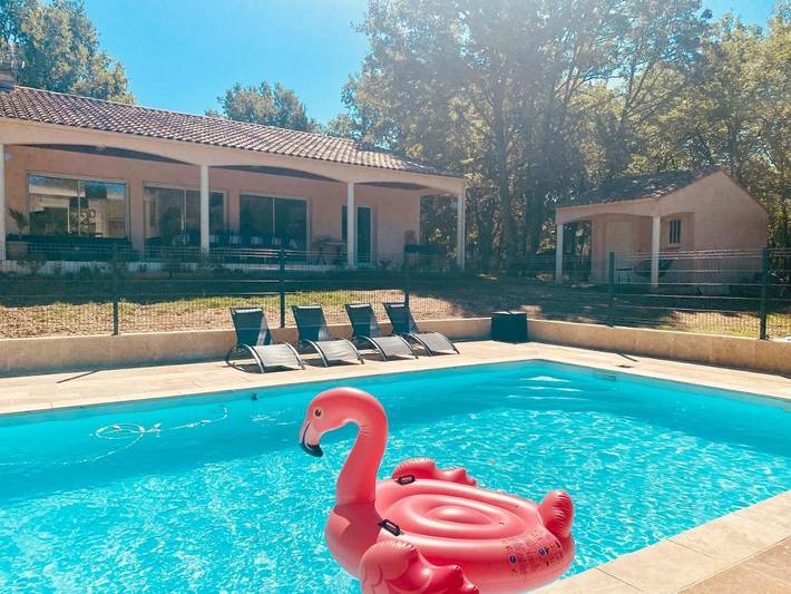 Location de vacances pour 10 personnes, avec piscine ainsi que jardin et vue à Arcambal