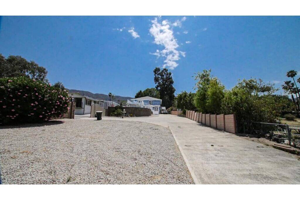 Lake Elsinore Lakehouse\nproperty requires government Id verification to book in Lake Elsinore, Riverside County