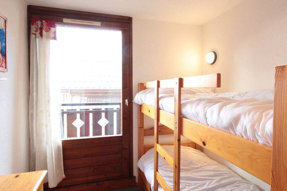 Apartamento entero, Estudio con altillo para 5 pers, al pie de tiendas, 450m de pistas in Les Carroz, Arâches-la-Frasse
