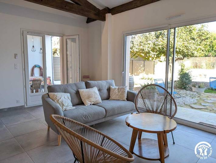 Gîte pour 6 personnes, avec terrasse et jardin à Corneilhan