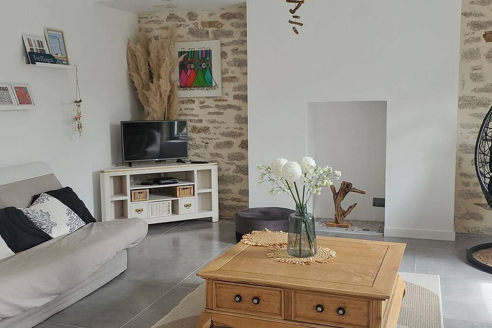 Maison de Pêcheur Entièrement Rénovée Proche Plage in Treffiagat, Quimper region