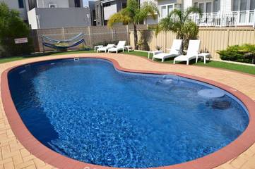 Station pour 5 personnes, avec piscine ainsi que vue et jardin à Esperance