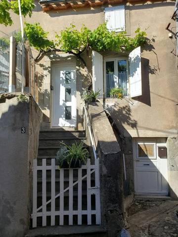 Gîte pour 5 personnes, avec terrasse à Trausse