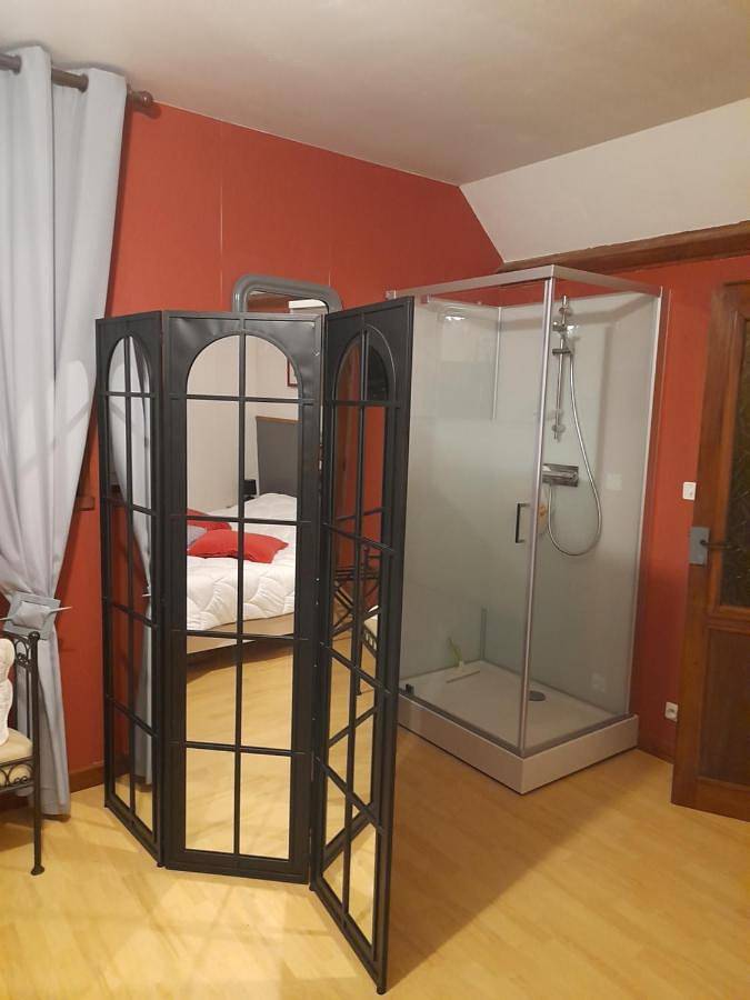 Location de vacances pour 4 personnes, avec piscine ainsi que terrasse et vue à Magnien - 3
