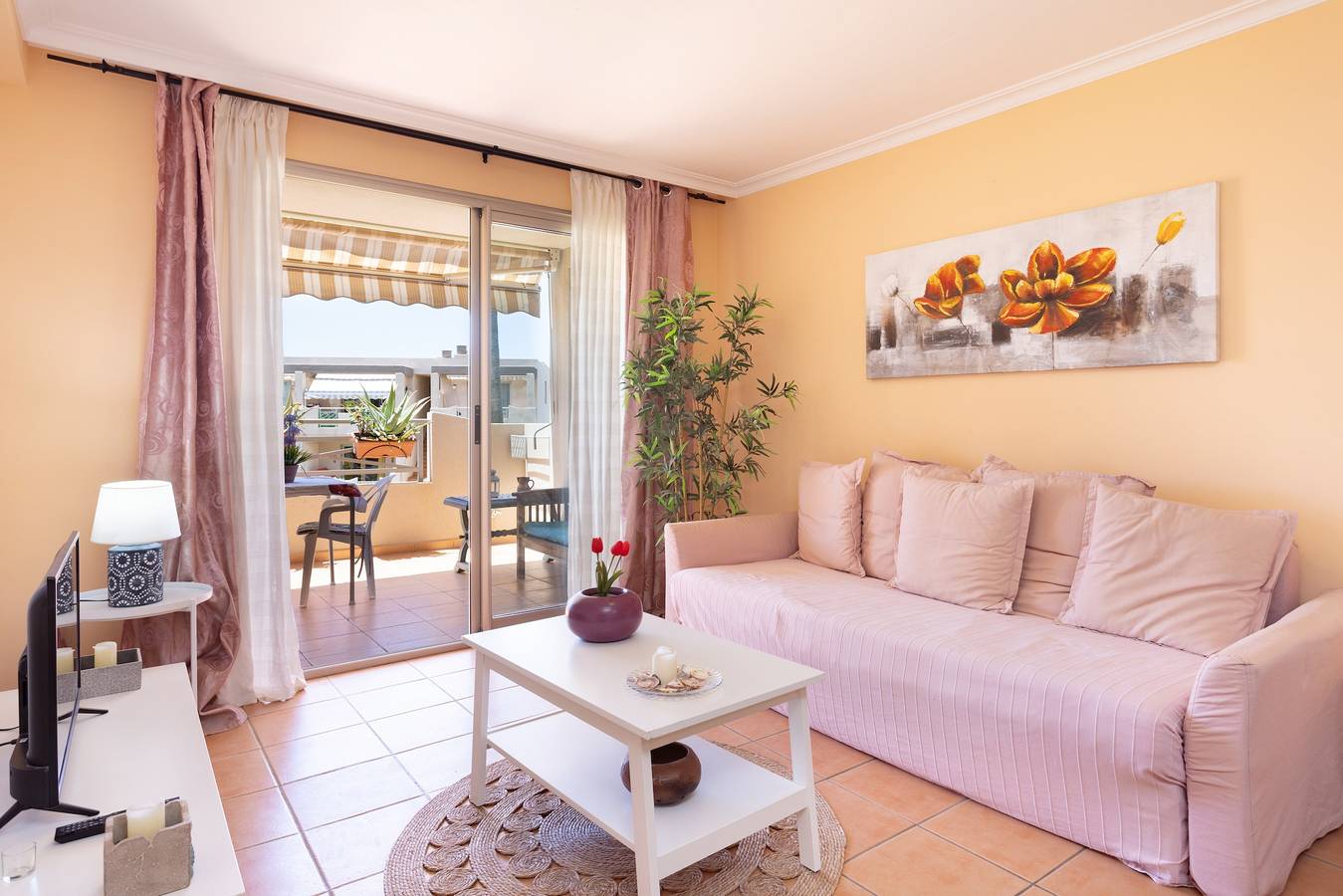 Apartamento entero, Apartamento 'Junto al Mar Isabel' con terraza, piscina compartida y Wi-Fi in La Tejita, Granadilla de Abona