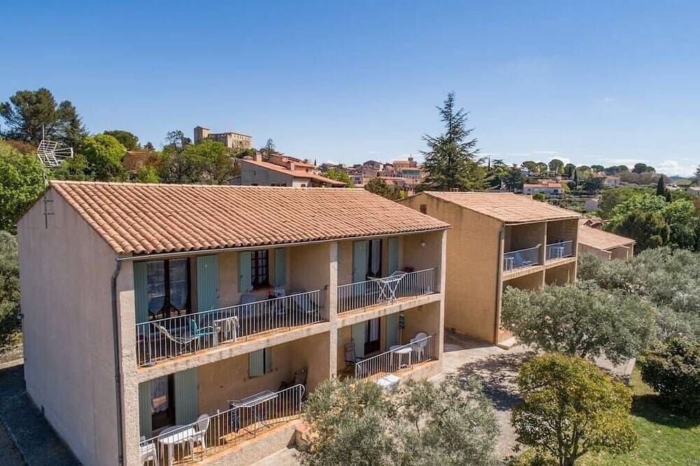 Entire apartment, (J) apartment 1 room, quiet, sun, free parking in Gréoux-les-Bains, Verdon Regional Natural Park