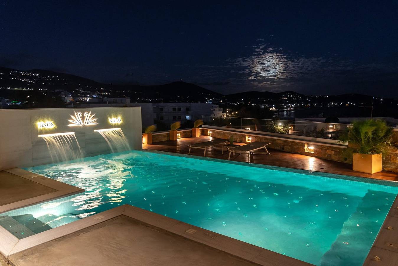 Magnificent Tinos Suite | Suite with Stunning Sea Views and Private Swimming Pool | Walking Distance to The Beach | Martiou in Tinos