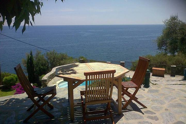Gîte pour 2 personnes, avec terrasse et jardin à San-Martino-di-Lota - 4