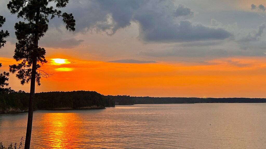 Luxury Waterfront Lodge In Toledo Bend Lake in Toledo Bend Reservoir