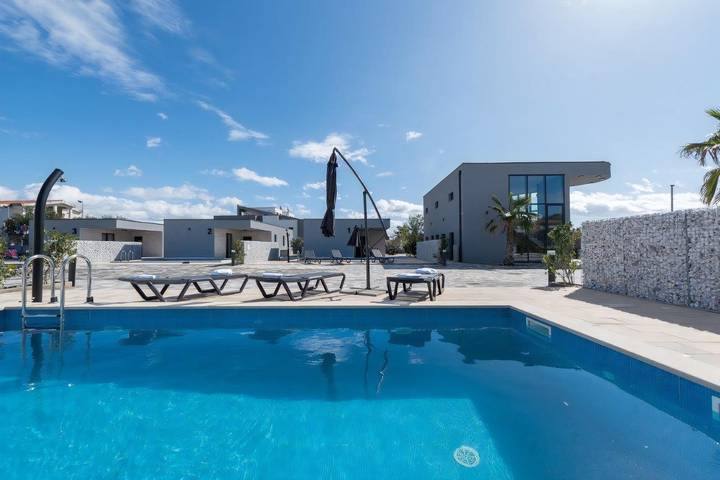 Villa pour 48 personnes, avec sauna dans Vir - 4