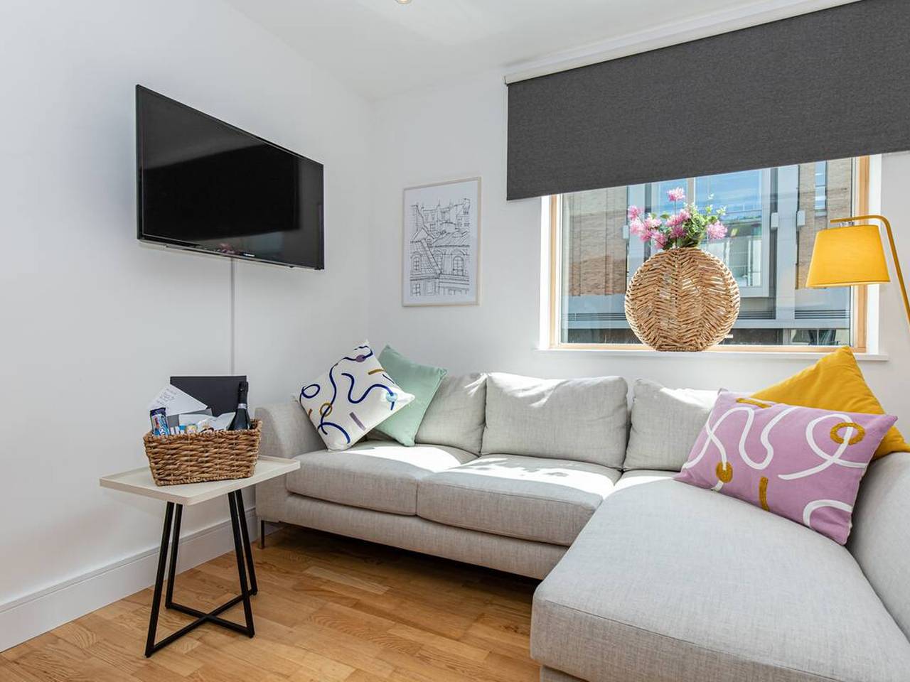 Entire apartment, Pass the Keys | Oxford Castle - City Centre Apartment + Balcony in Oxford, Oxfordshire