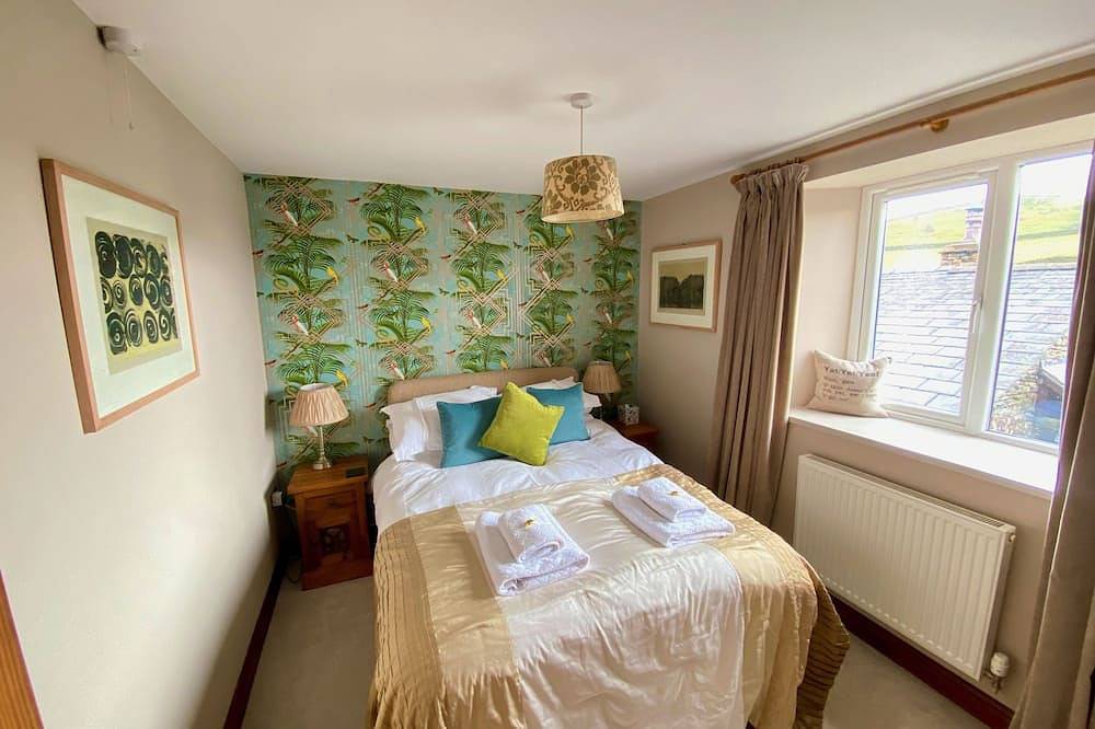 Entire apartment, Tyan - luxury pet friendly cottage with stunning views in Lake District