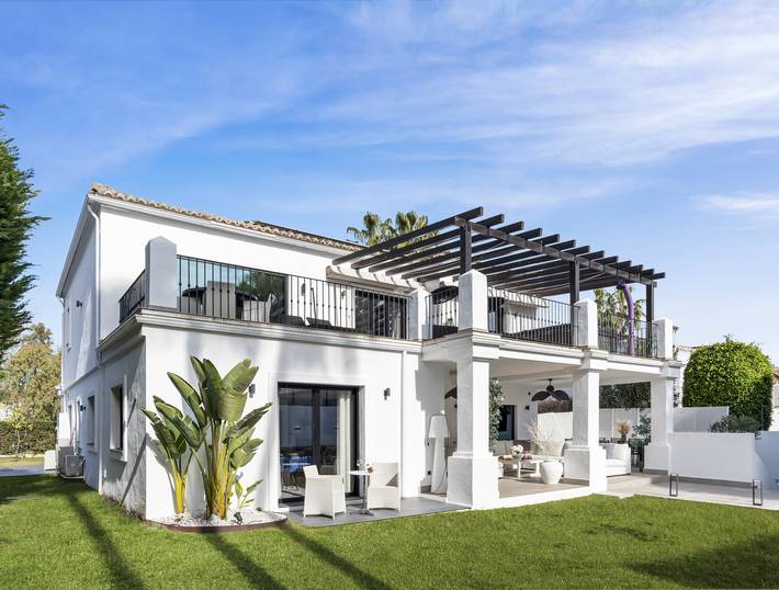 Holiday home for 12 people, with garden and pool in San Pedro de Alcántara