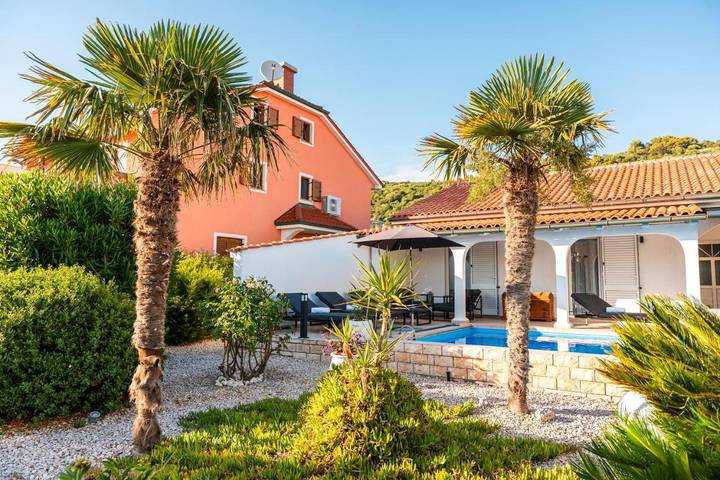 Ferienhaus mit Meerblick für 6 Personen, mit Sauna und Ausblick sowie Garten und Pool, mit Haustier in Barbat na Rabu