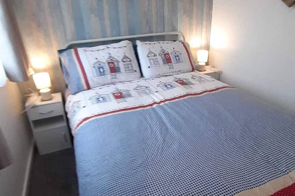Pet friendly chalet ..  Sleeps 5\n in Cornwall