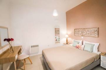 Apartment for 4 People in Firostefani, Thera, Photo 1
