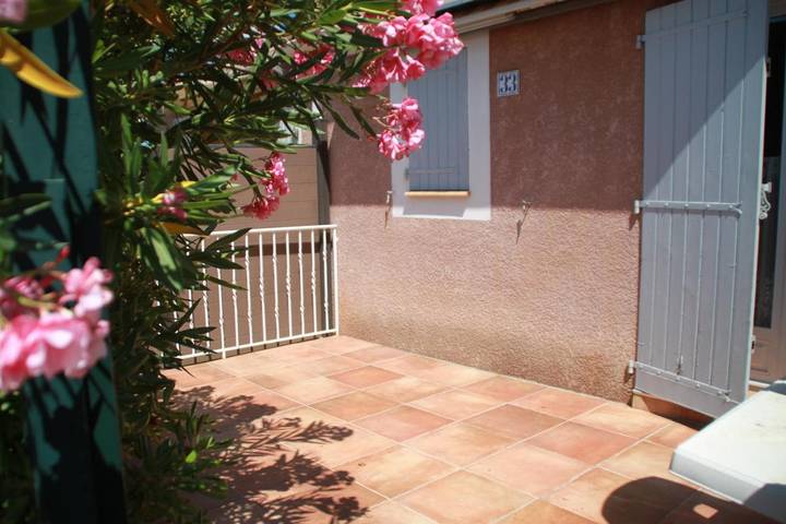 Location de vacances pour 6 personnes, avec terrasse ainsi que vue et piscine à Saint-Martin-d'Ardèche - 3
