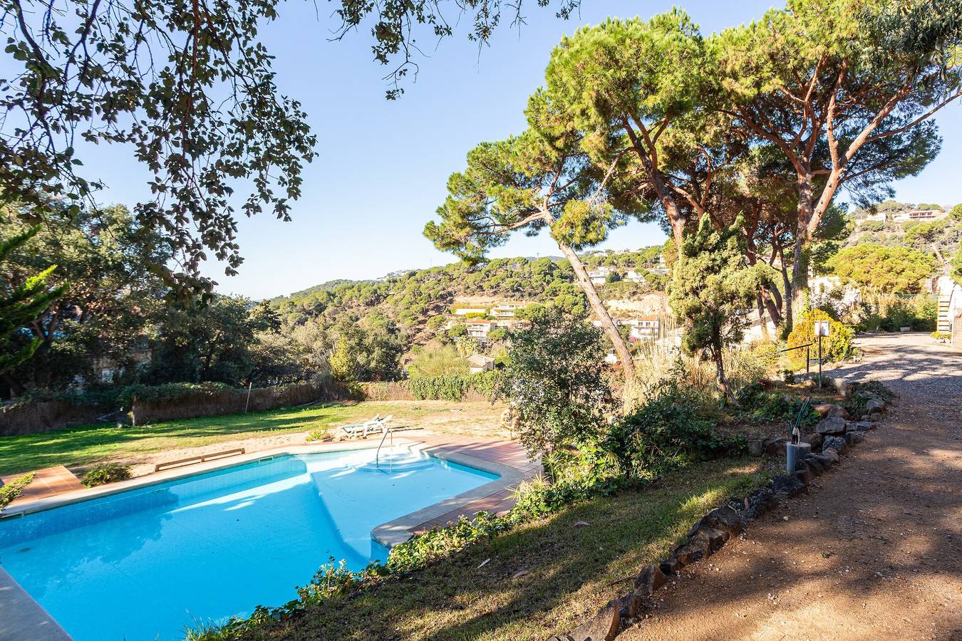 Apartamento entero, Apartamento 'Loft Cala Canyelles' con piscina compartida, Wi-Fi y aire acondicionado in Canyelles, Lloret de Mar