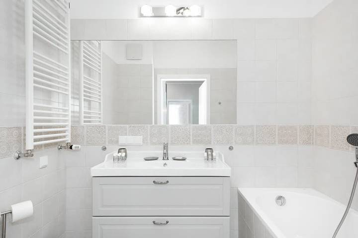 Entire apartment, Spacious Apartment | City View, Balcony, Parking in Warsaw, Masovia