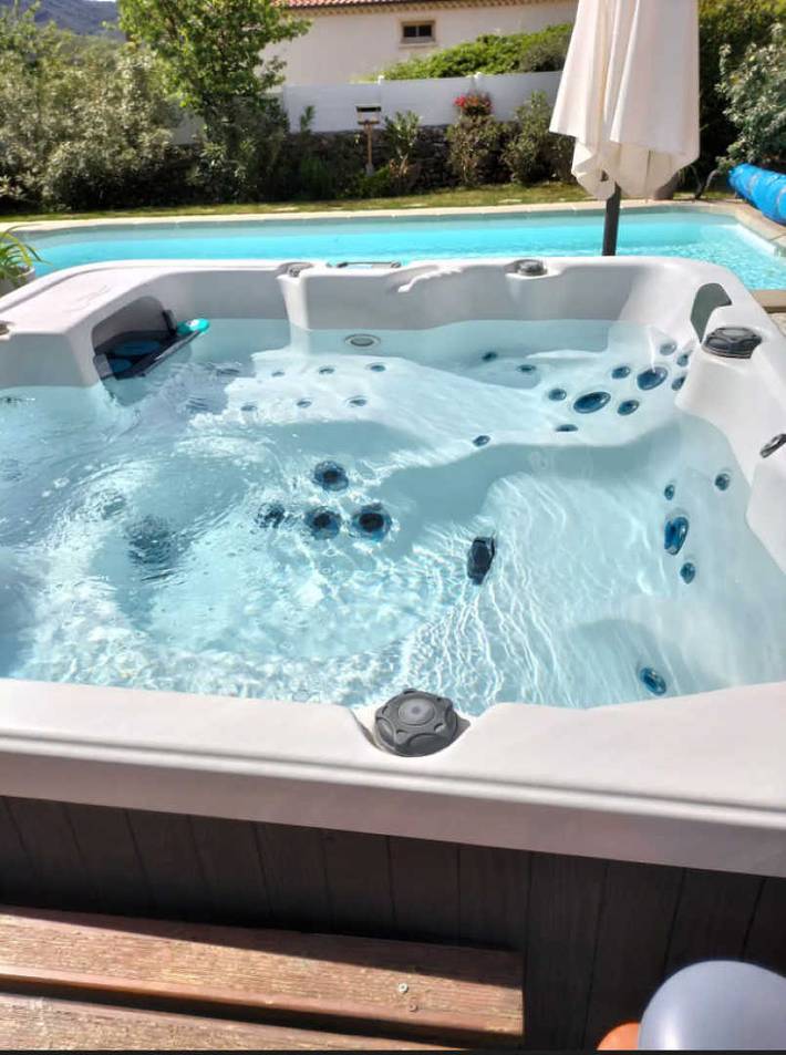 Gîte pour 4 personnes, avec jardin et jacuzzi à Bédarieux - 2