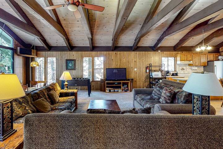 Vacation rental for 10 people, with balcony and hot tub, with pets in South Lake Tahoe