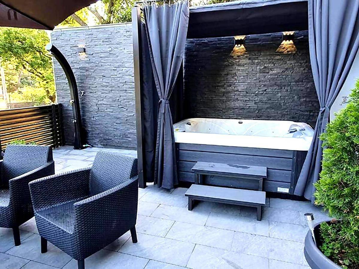 Beautiful house with large terrace and jacuzzi in Bakarac, Kraljevica