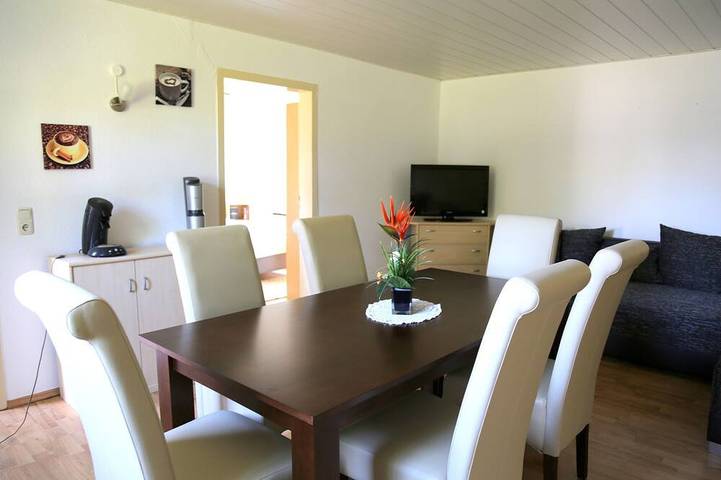 Bungalow für 4 Personen, mit Pool und Garten