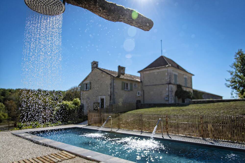 Grande Maison Chic (4/9) Calme sur 40 Ha Nature Chevaux Piscine Chauffée Etang in Mareuil, Mareuil en Périgord