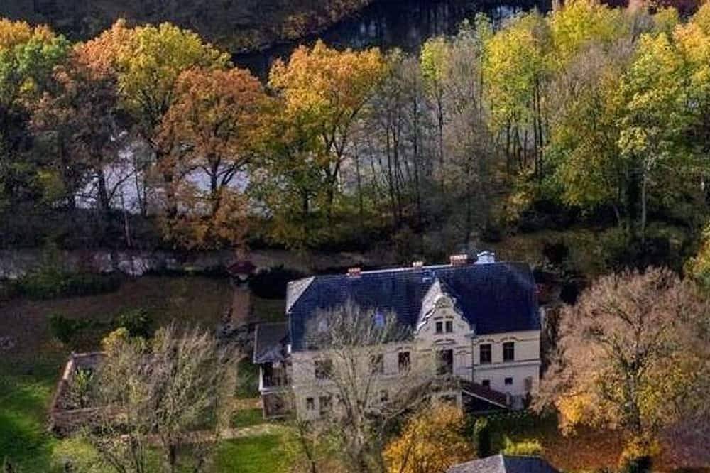 Ganze Wohnung, Ferienwohnung im historischen Herrenhaus - Ferienwohnung im Herrenhaus in Laasow, Vetschau