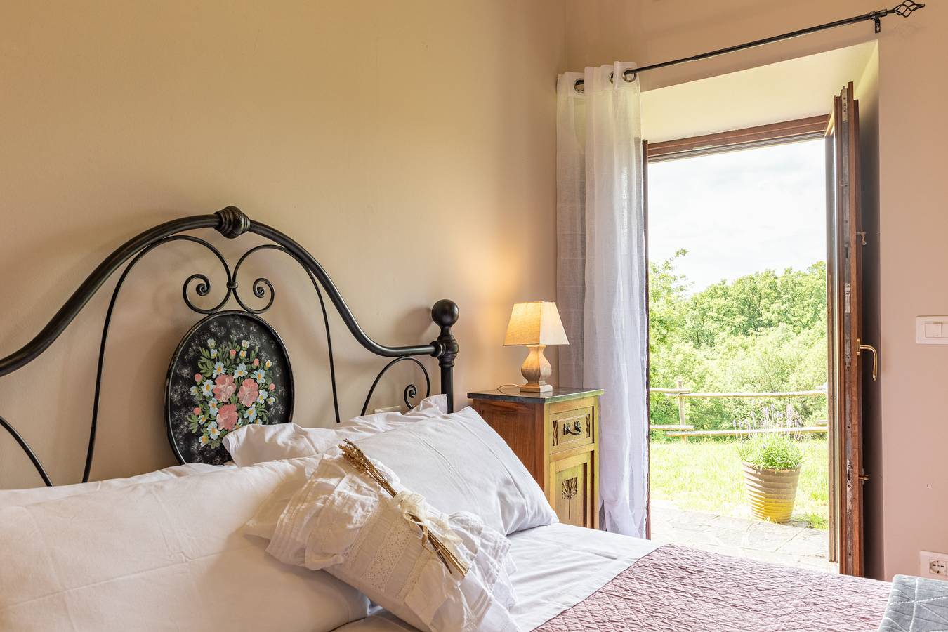 Ganze Wohnung, Ferienwohnung 'Granaio' mit Bergblick, Gemeinschaftspool und Wi-Fi in Chianciano Terme, Siena Provinz