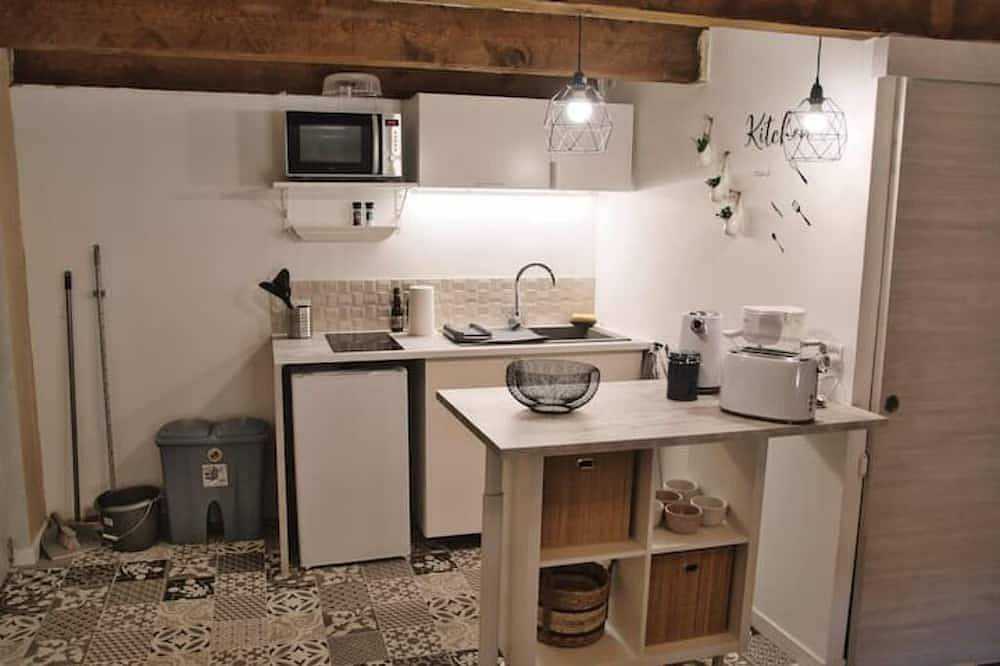 Entire apartment, Beaucaire Cocoon 4 /quais/cité Médiévale/nature in Beaucaire, Nimes region