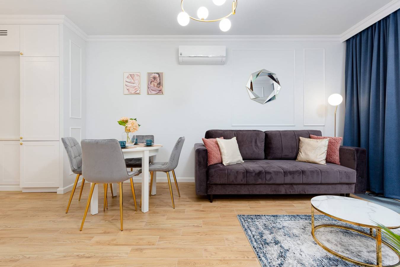 Entire apartment, Ogrodowa 31 35 Prestige Apartment Parking in Warsaw, Masovia