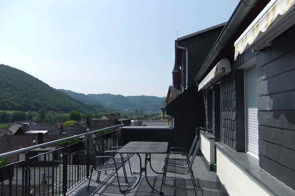 Ganze Wohnung, Ruhige Komfortwohnung mit großer Sonnenterrasse und herrlichem Moselblick in Valwig, Cochem-Zell