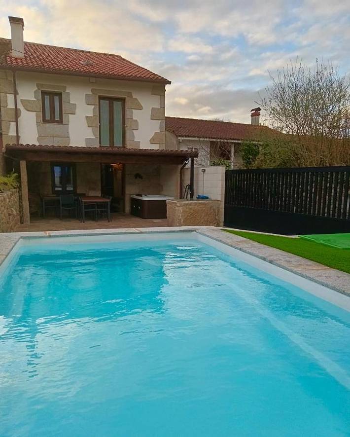 Location de vacances pour 11 personnes, avec vue ainsi que jardin et piscine, animaux acceptés à Padrón
