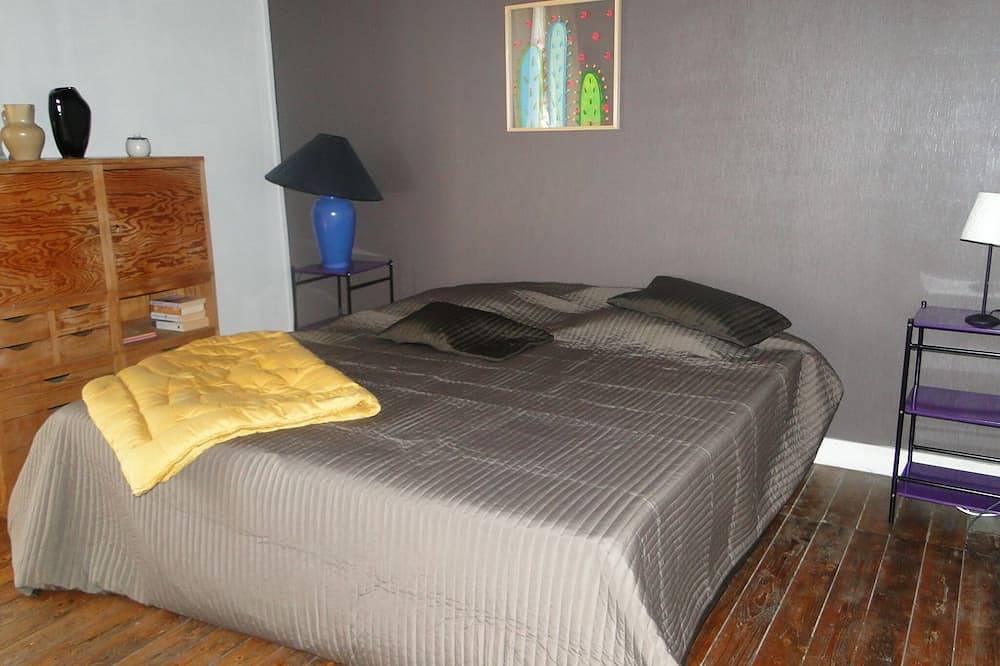 3*** Breton farmhouse near the sea and the Manoli Museum in La Richardais, Saint-Malo region