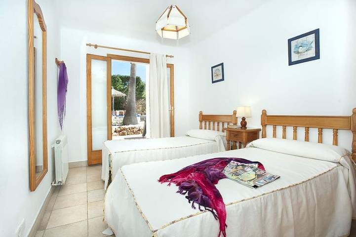 Villa Hortet with 4 bedrooms, central location near the marina in Cala d'Or, Santanyí