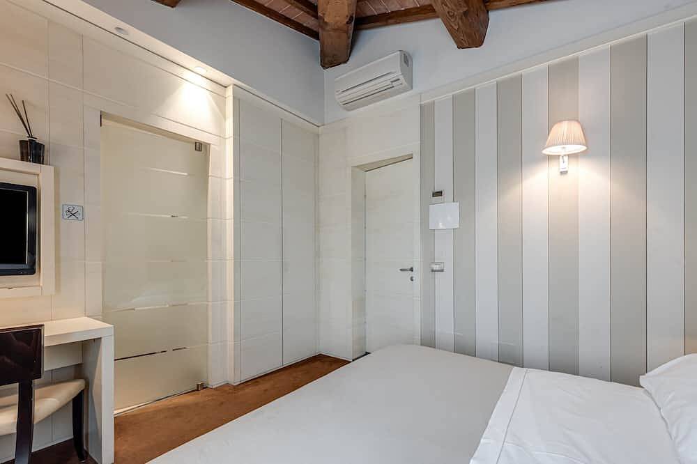 Entire apartment, Molo 73 - Giglio Room with Breakfast and Parking in Empoli, Florence Province