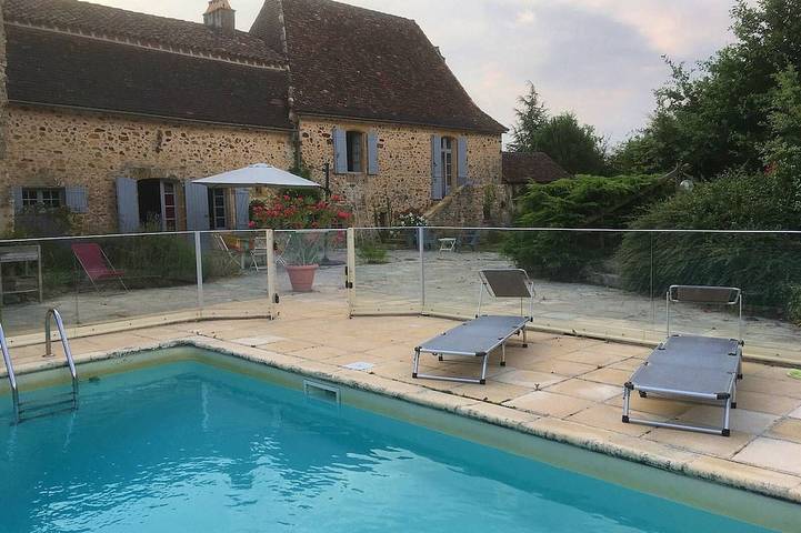 Location de vacances pour 6 personnes, avec terrasse à Capdrot