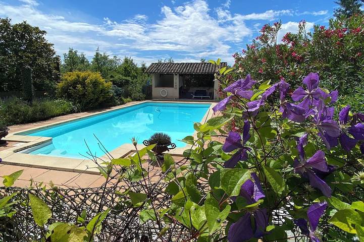 Location de vacances pour 5 personnes, avec terrasse et jardin à L'Honor-de-Cos