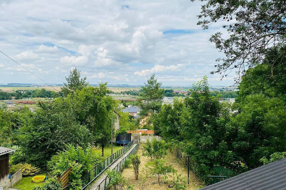 Entire apartment, Le Belle Vue St Marcel with shared garden in Laon, Aisne