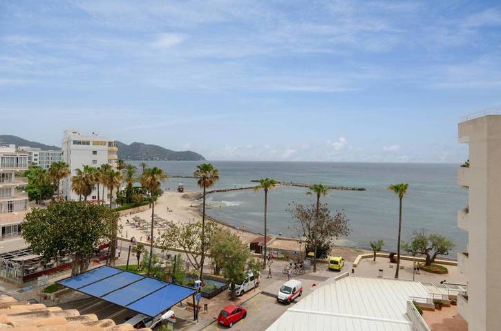 Location de vacances pour 3 personnes, avec vue et piscine ainsi que terrasse et bassin pour enfant à Cala Bona - 2