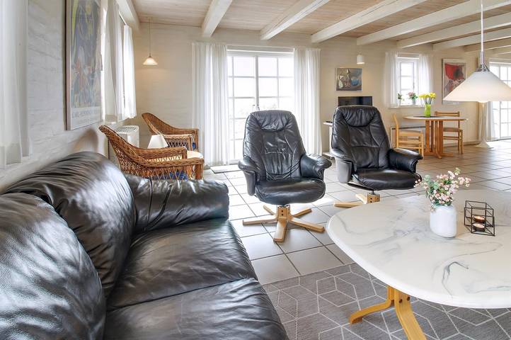 Nice home in Ringkøbing w/ 5 Bedrooms and Sauna in Ringkøbing, Holmsland Klit