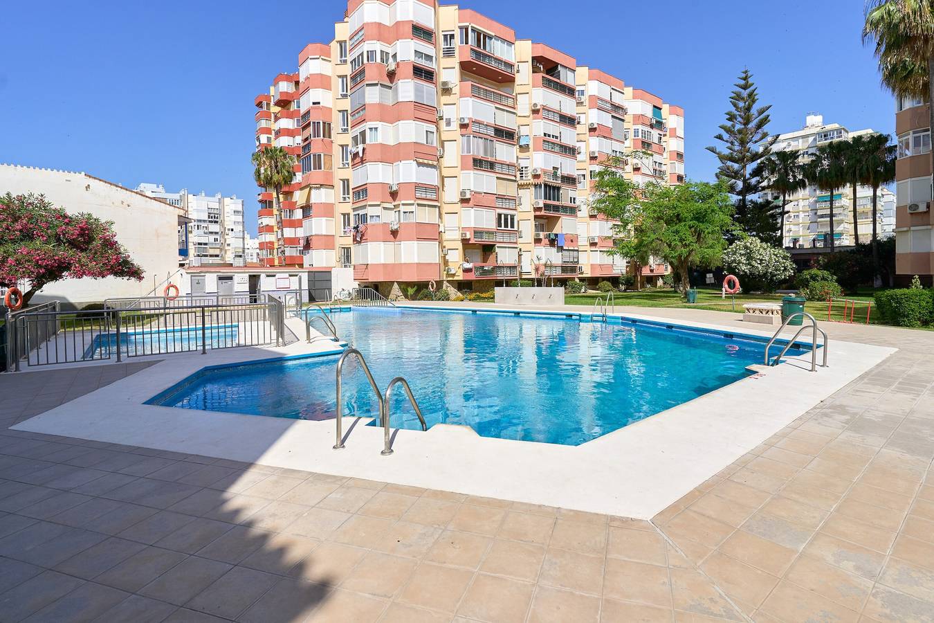 Studio entier, Studio « Plazamar Palace » avec piscine partagée, Wi-Fi et climatisation in Playa de Torre del Mar, Torre del Mar