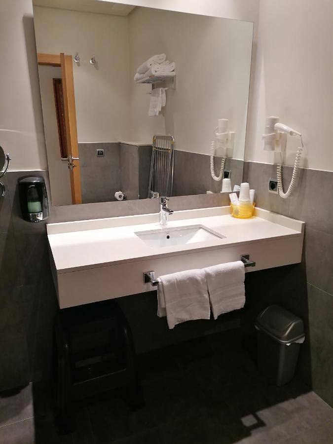 Hôtel pour 3 personnes, avec piscine et sauna ainsi que jacuzzi et jardin à Noja - 4