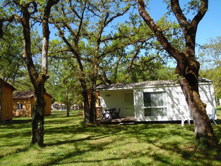 Camping pour 3 personnes, avec Terrasse ainsi que Piscine et Vue