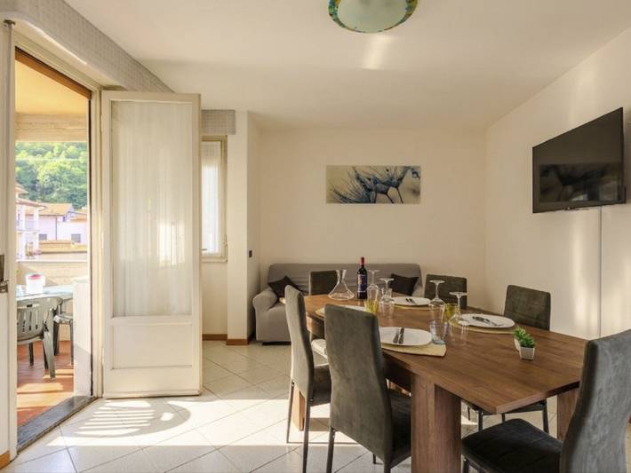 Ferienwohnung für 6 Personen, mit Seeblick und Ausblick sowie Garten und Terrasse, mit Haustier