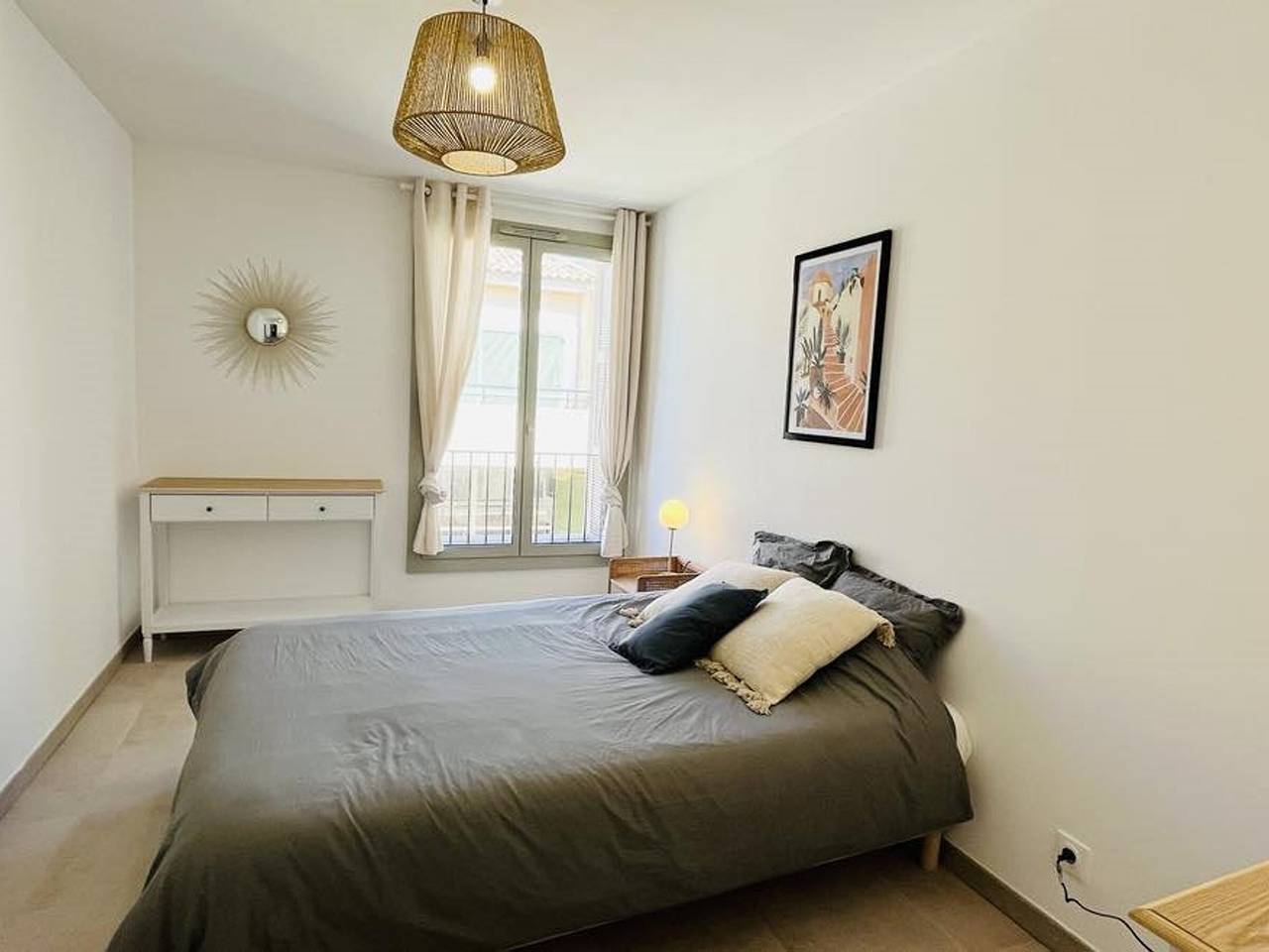 Entire apartment, Calvi: Modern 2-Br Apartment, Sea Views, Near Beach, Parking Included in Calvi, Calvi region