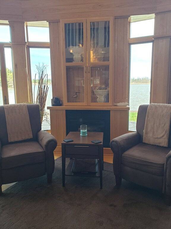 Luxury Riverside Cottage - Come and enjoy our Shack on the River! in Lambton County