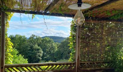 Gîte pour 8 personnes, avec vue et jardin, adapté aux familles à Alvignac